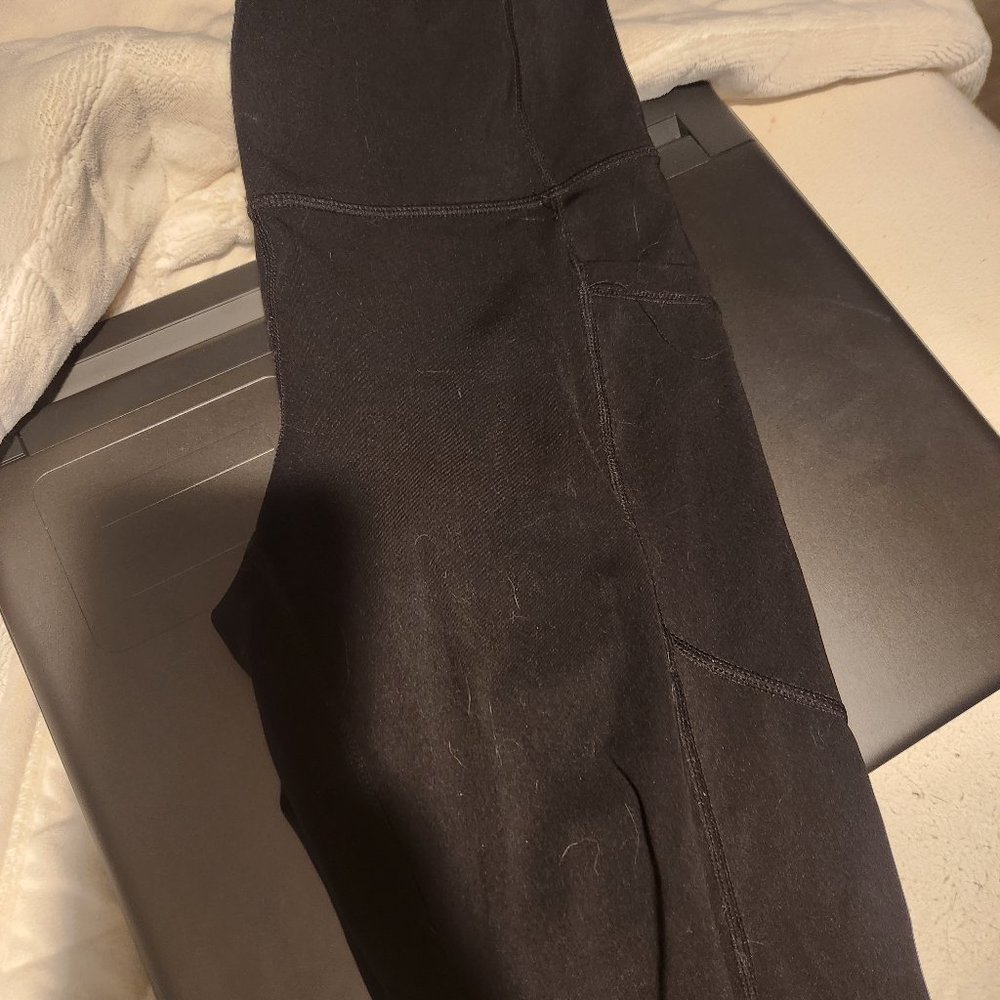 Black Athletic Leggings w/ Pockets